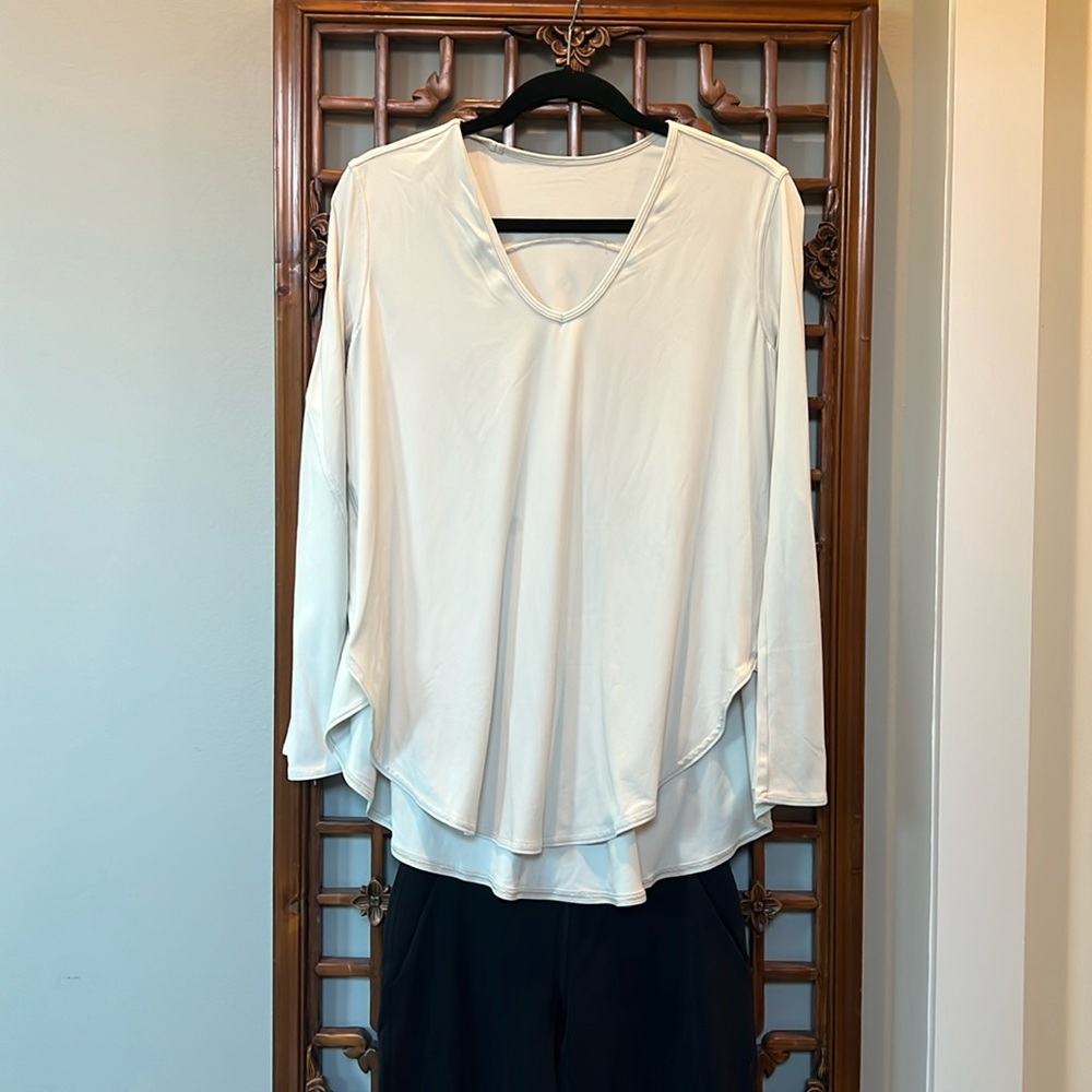 Lululemon v neck swing shirt